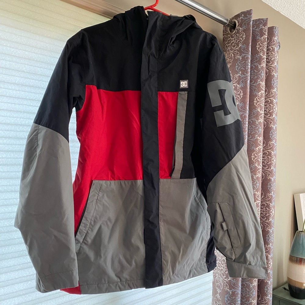 DC Men’s small  Amo 15 snowboard 10k jacket.